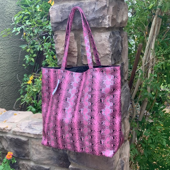 Saks Fifth Avenue Handbags - Saks fifth Avenue Pink snakeskin tote